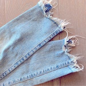 Lucky Brand // Cone Denim // Light Wash // Straight Leg // Distressed // 00 or24